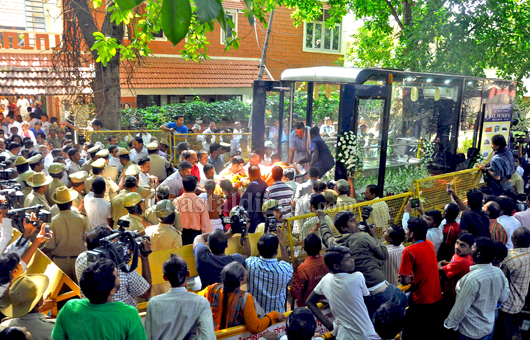 U R Anantha Murthy final rite 12