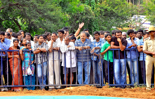 U R Anantha Murthy final rite 14