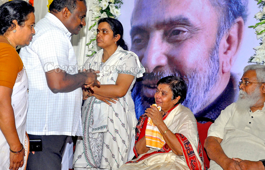 U R Anantha Murthy final rite 15