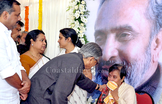 U R Anantha Murthy final rite 17