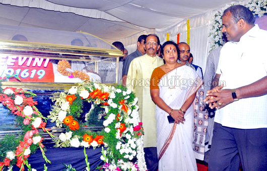 U R Anantha Murthy final rite 18