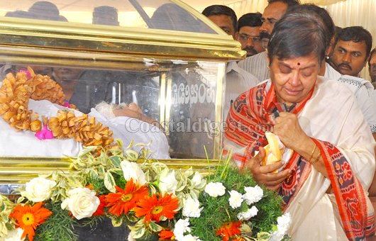 U R Anantha Murthy final rite 20