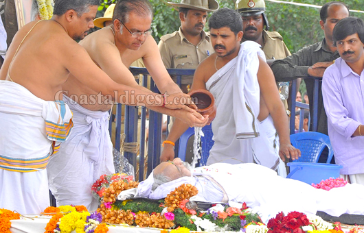 U R Anantha Murthy final rite 24