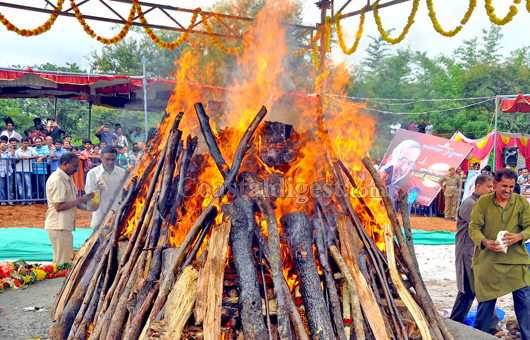 U R Anantha Murthy final rite 6