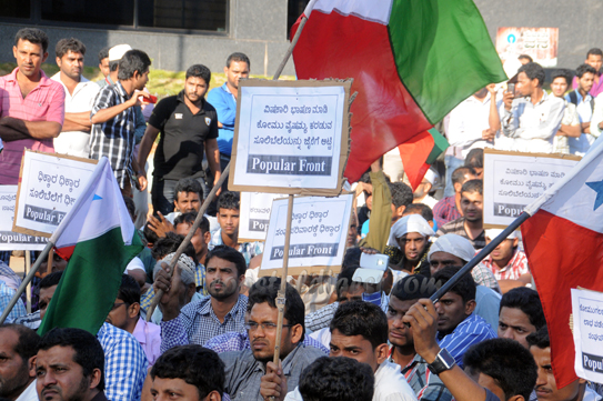 PFI_protest_8_8