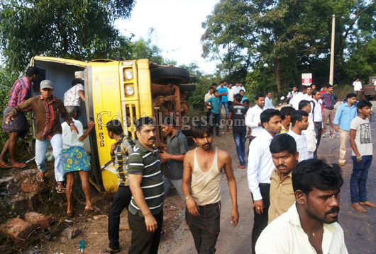 school bus topples 18 2