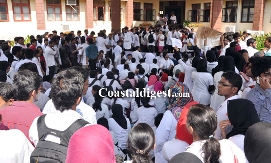 Yenepoya_protest_11_4