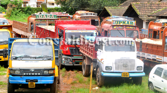 illegal_sand_cought_by_thashildar3