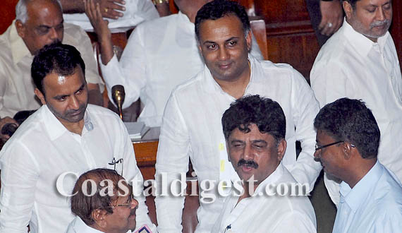 Siddu-HDK__3