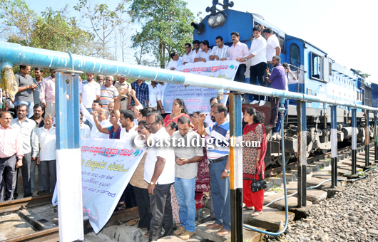 Railway_protest_28_8