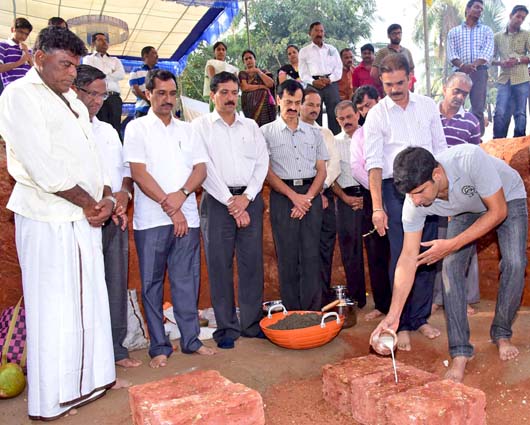 Land Trade Bookside 5