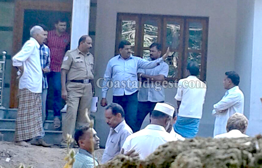 Stone pelt on masjid 1