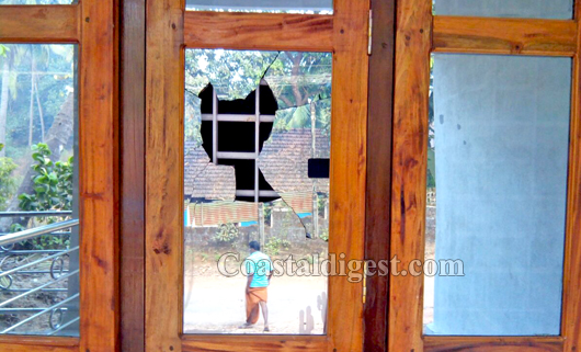 Stone pelt on masjid 2