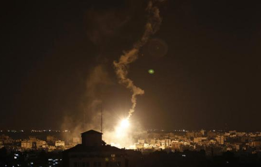 Palestinians inspect1