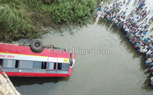 Bus under bridge 14 1