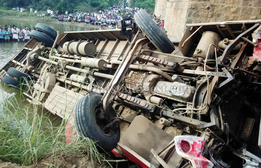 Bus under bridge 14 1