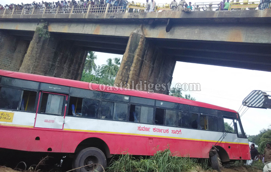 Bus under bridge 14 1