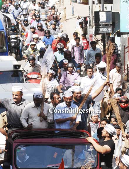 Kejriwal_in_Bangalore_15_6