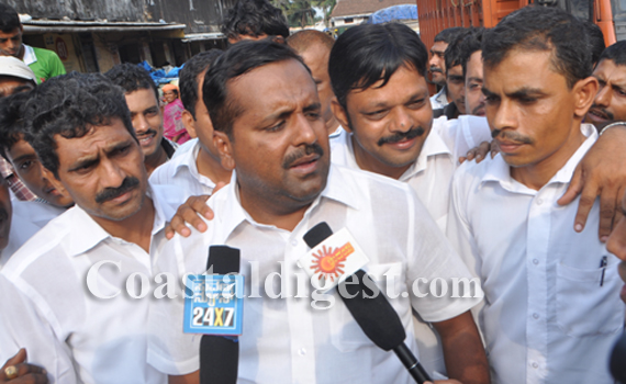 kadar_visit__central_market_1