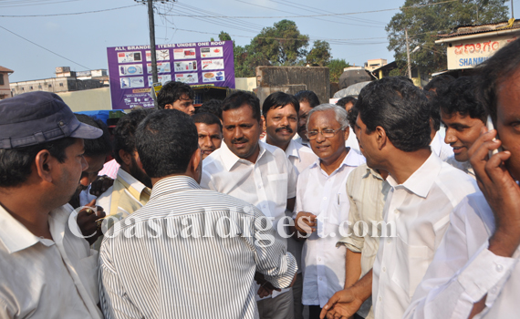 kadar_visit__central_market_2