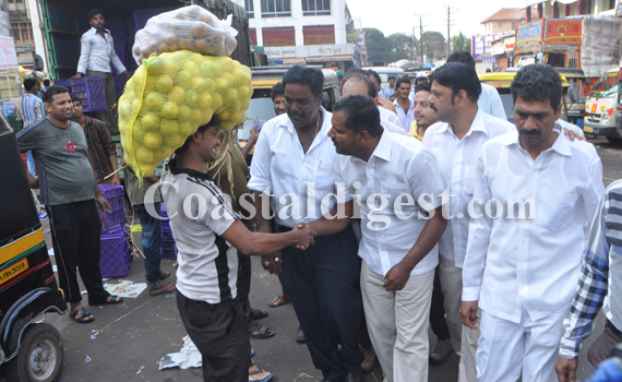 kadar_visit__central_market_5