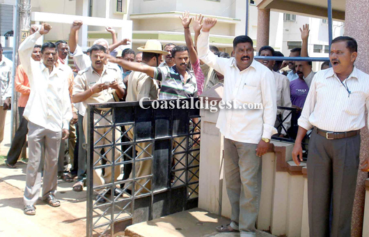 ADGP files complaint against Auradkar under SC/ST Act; agitating KSRP personnel kept busy