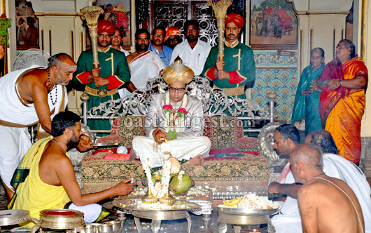 Yaduveer crowned1