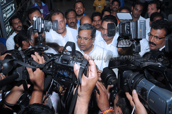 cm_in_mangalore_8_4
