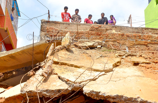 House Collapsed3