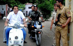 no helmet gadkari
