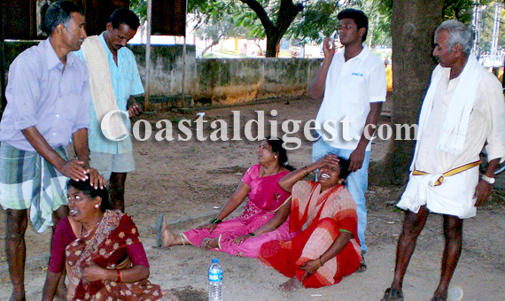 Car_falls_from_bridge1