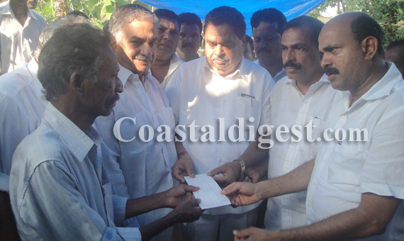 Cheque_Distributing_7_4