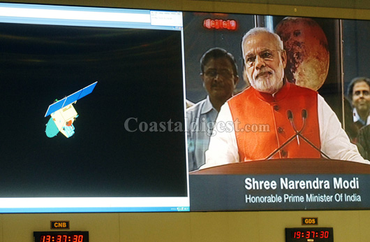 Modi at ISRO 24 1