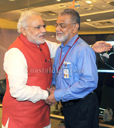 Modi at ISRO 24 1