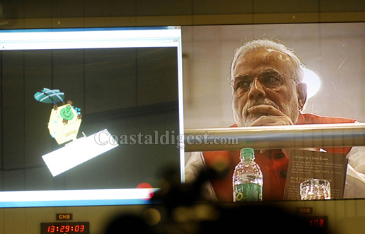 Modi at ISRO 24 1