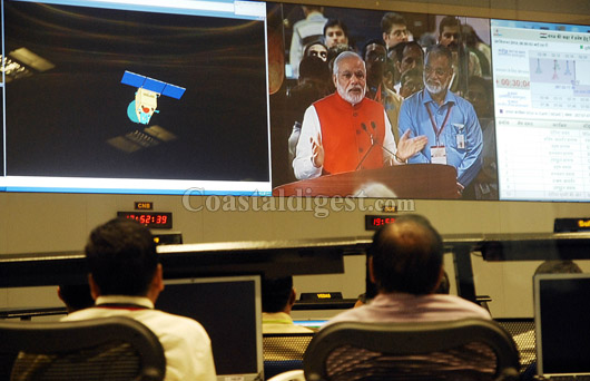Modi at ISRO 24 1