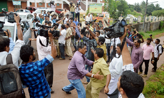 Moily Prgm protest 1