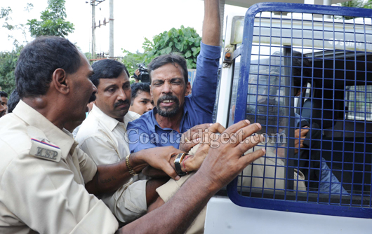 Moily Prgm protest 1