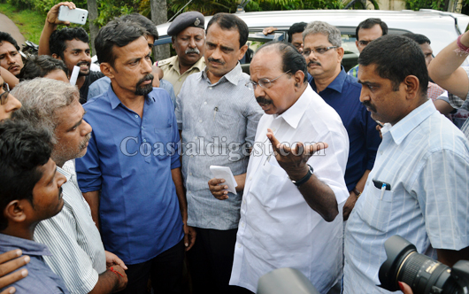 Moily Prgm protest 1