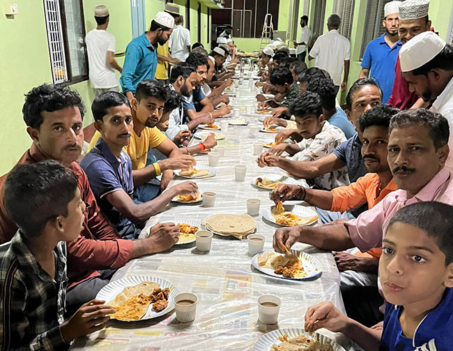 hinduiftar1.jpg