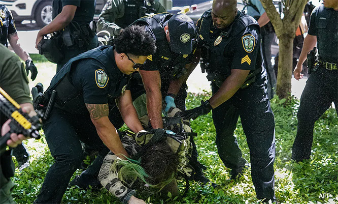 USprotest.jpg USprotest.jpg