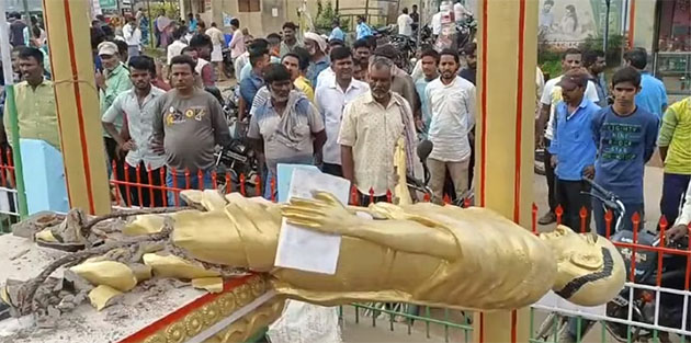 gandhi.jpg gandhi.jpg