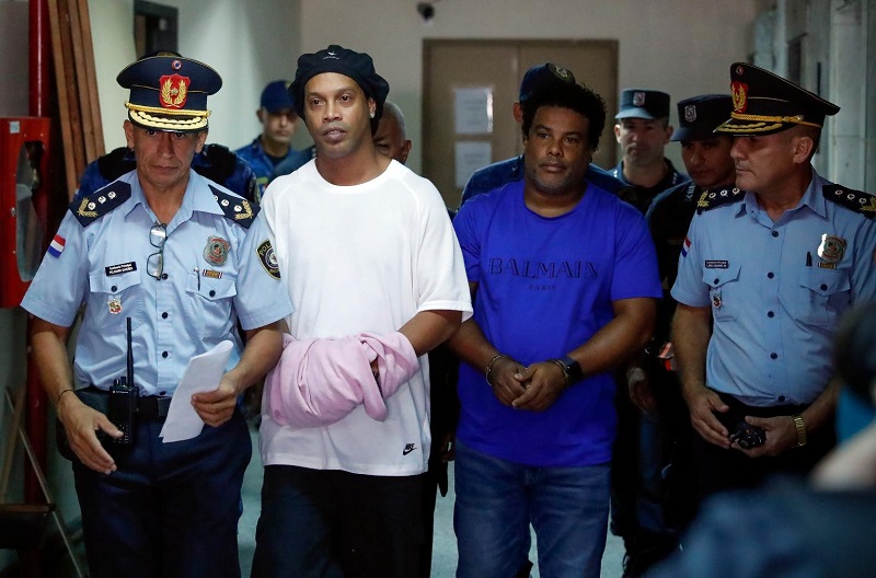 Brazil_Ronaldinho_Detained.jpg Brazil_Ronaldinho_Detained.jpg
