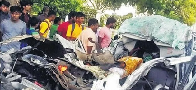 carbus.jpg carbus.jpg